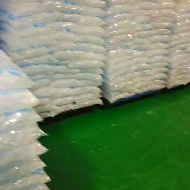 炎炎夏日想買降溫冰塊?這些購買方法別錯過!本地水產市場超熱鬧