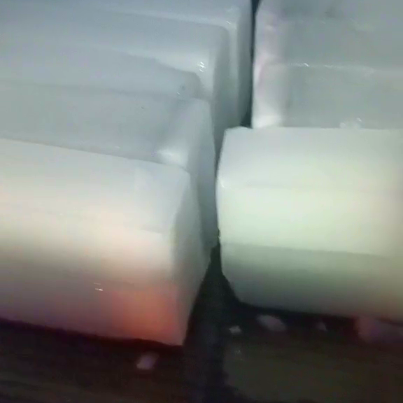 夏天冰塊室內降溫效果好嗎_降溫夏季冰塊防暑措施_夏季防暑降溫冰塊