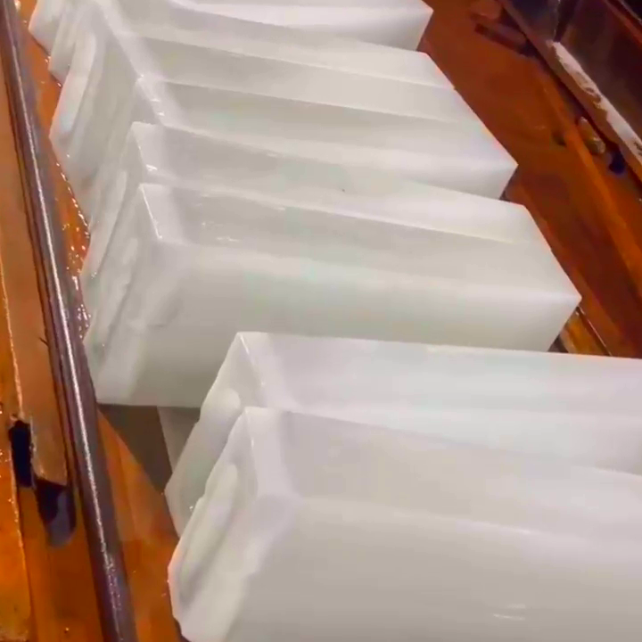 上海生產車間降溫用冰塊廠家:質量可靠且配送高效