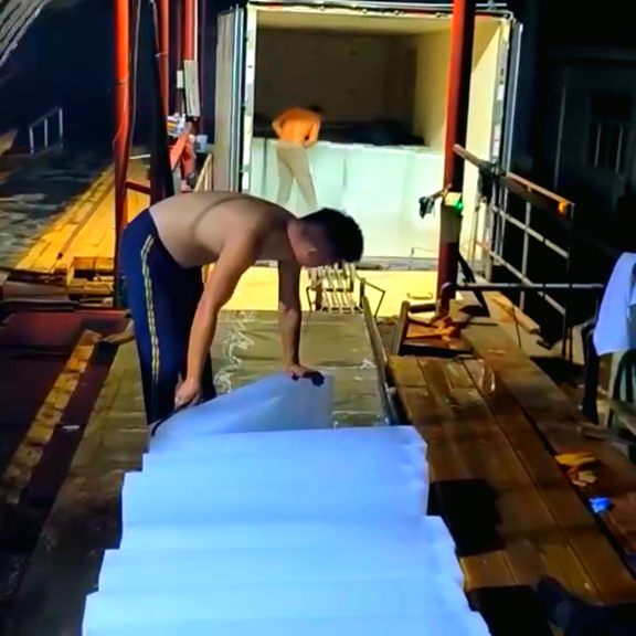 降溫冰塊室內(nèi)房間能用嗎_冰塊室內(nèi)降溫_室內(nèi)房間降溫冰塊