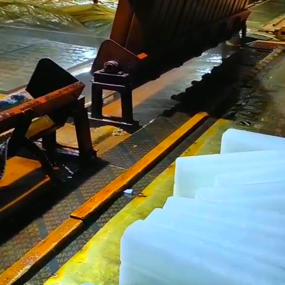 工業(yè)大冰塊公司_工業(yè)冰塊供應(yīng)商_工業(yè)冰塊廠家