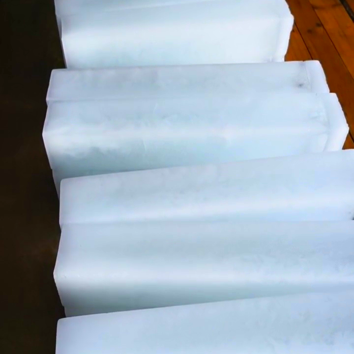 酷暑季節大冰塊供應商怎么選?降溫大冰塊廠家聯系電話來啦