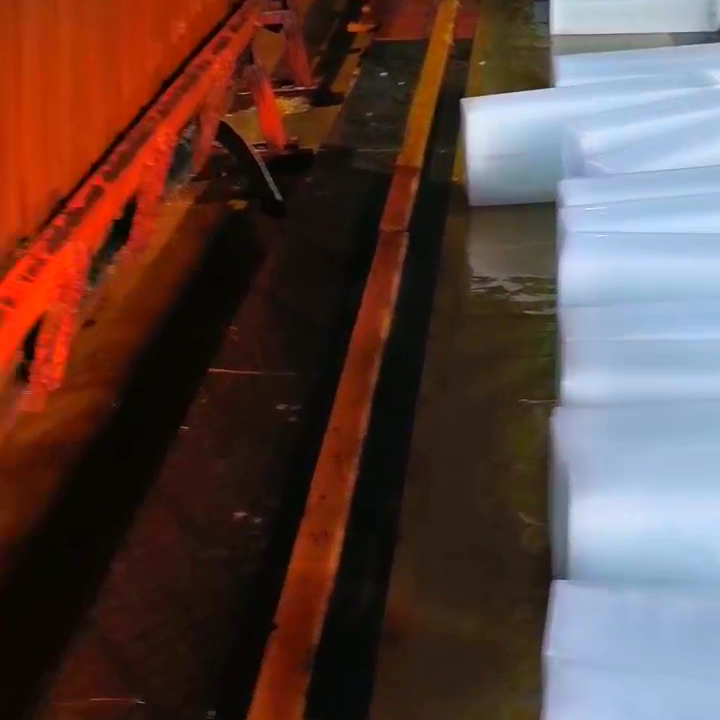 上海廠房車間降溫冰塊同城配送_上海冰熊冷藏車廂廠電話_上海冰塊